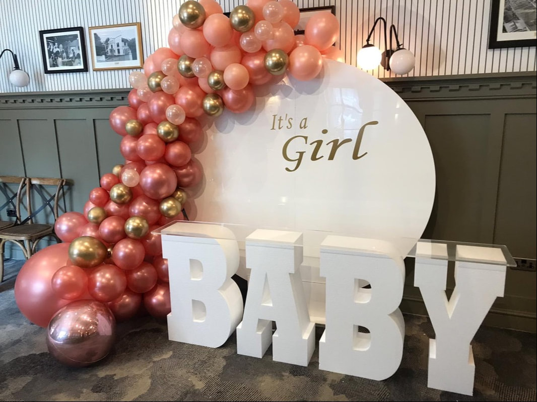 Personalised circle backdrop with organic balloon arch